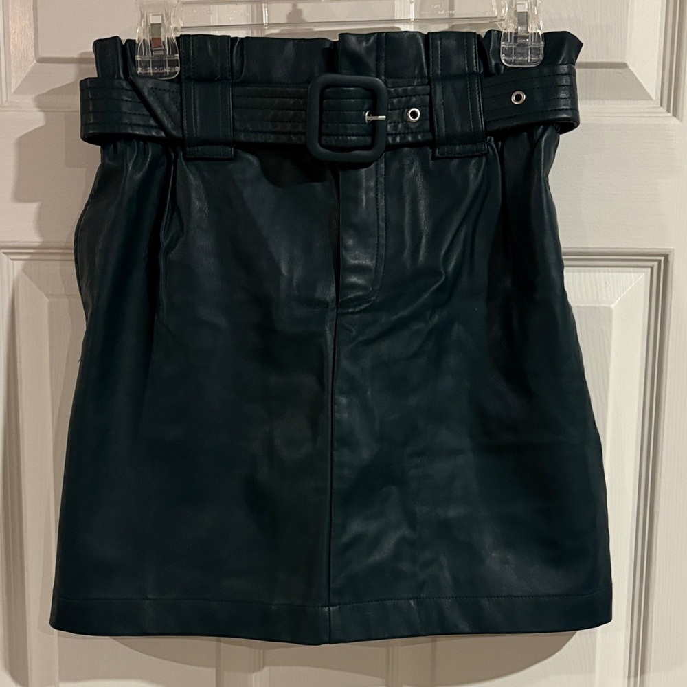 Zara Belted Dark Forest Green Faux Leather‎ Mini Skirt size Medium